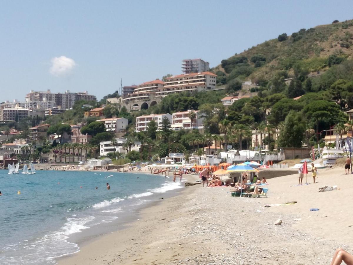 Casa Vacanza Mamma Maria Villa Messina Bagian luar foto